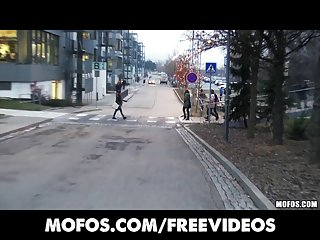Зрелая немецкая порно анал мульт сучка раздвигает ножки для члена
