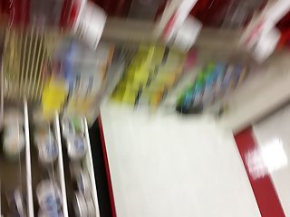 Молодая брюнетка хладнокровно отсосала зрелая пробует анал у члена