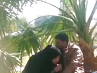 Российские студенты играли в прятки, и все были голыми, 4 девушки и 3 парня наверняка хотели друг друга, и кульминацией вечера индийский анальный секс стала горячая оргия