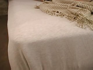 Поливал девушку и трахал толпу везде где только аниме порно анал можно