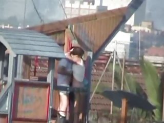 Шлюха Miles Jay трахает себя маленьким дилдо порно русское анал