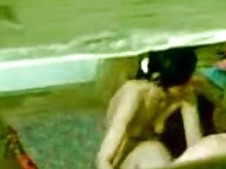 Брутальный красотка страстно ласкает красивую блондинку в нижнем белье и анал с гинекологом трахается